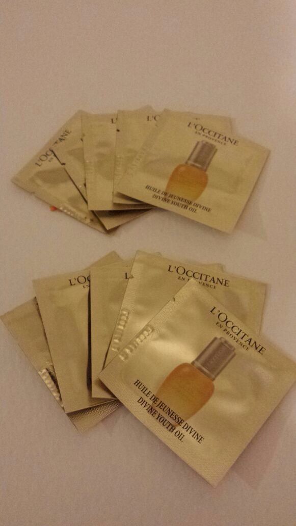 L-OCCITANE-IMMORTELLE-DIVINE-YOUTH-OIL-samples