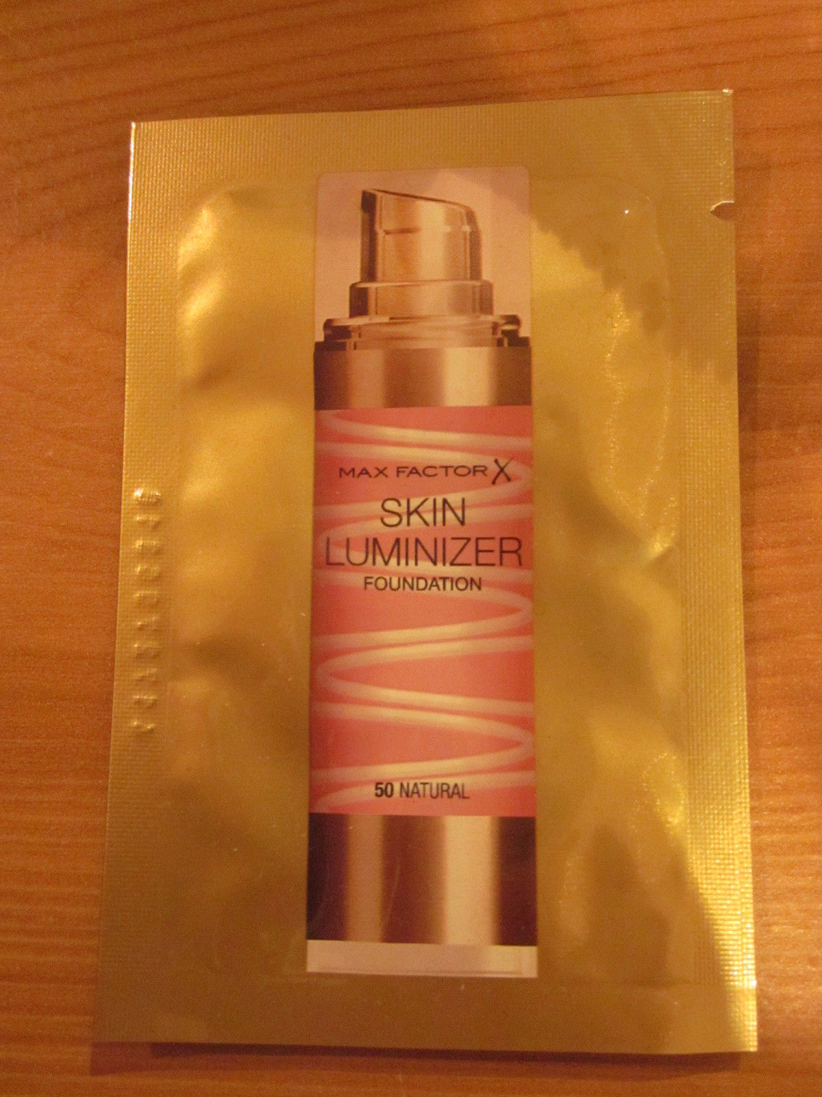 Max-Factor-Skin-Luminizer-Foundation-Samples